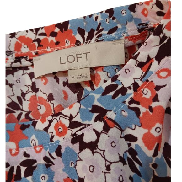 Loft Top Blouse M Pretty Floral Short Sleeves Flutter High Low Flowy Career Work - Picture 6 of 9